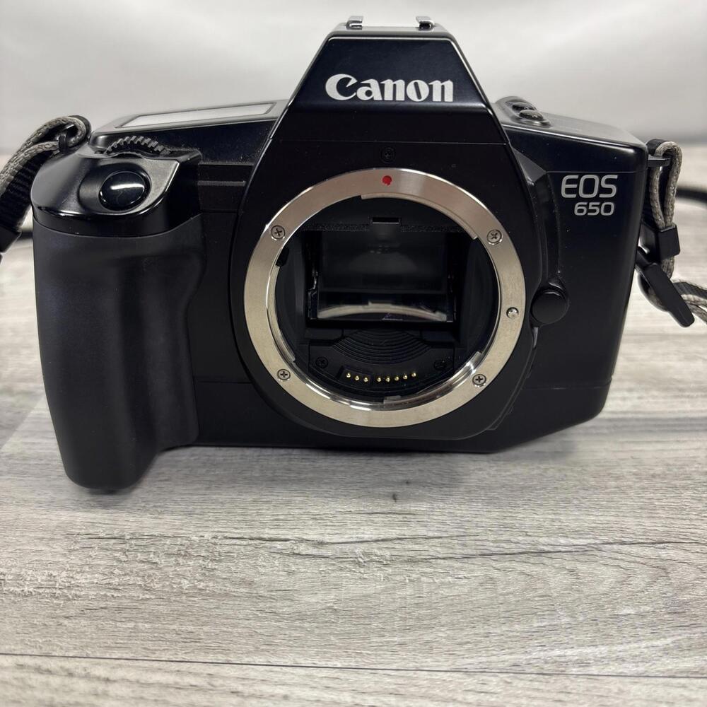 Canon EOS 650 35mm Camera Body (For Parts or Repair)